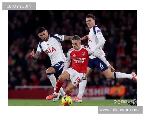 热刺与阿森纳激战正酣英超巅峰对决引发球迷热议与期待